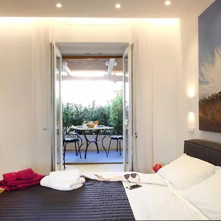 Дом отдыха Spacious House In The Heart Of With Terrace