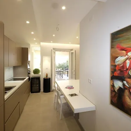 Дом отдыха Spacious House In The Heart Of With Terrace Кальяри
