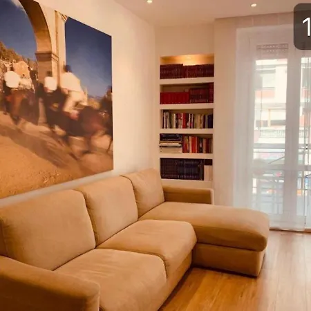 Дом отдыха Spacious House In The Heart Of With Terrace